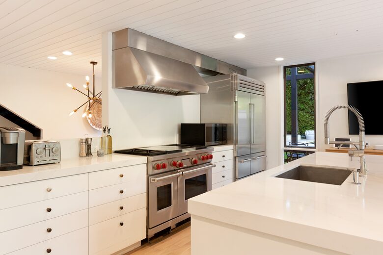 Luxe Malibu Beach Bungalow - Malibu, California