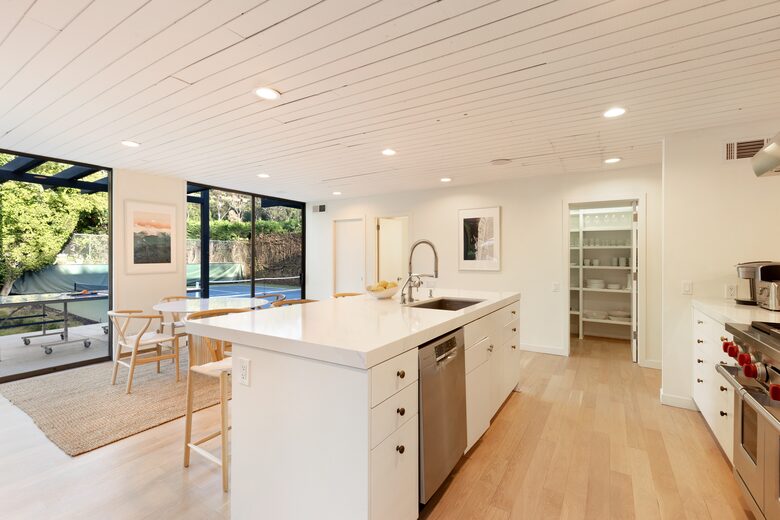 Luxe Malibu Beach Bungalow - Malibu, California