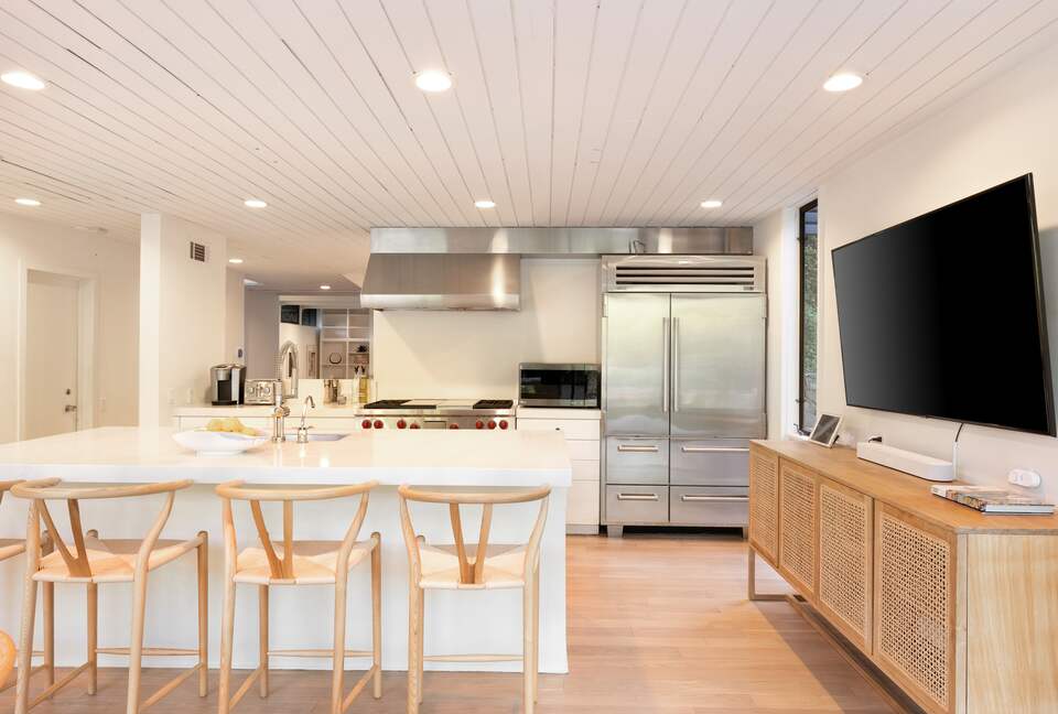 Luxe Malibu Beach Bungalow - Malibu, California