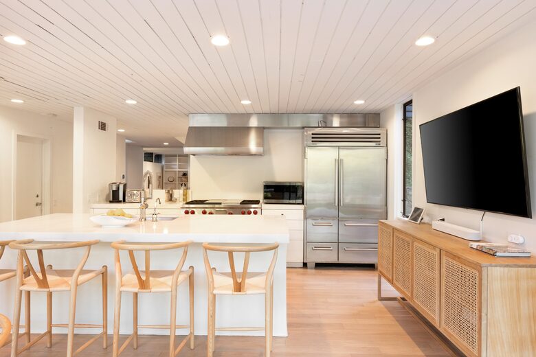 Luxe Malibu Beach Bungalow - Malibu, California