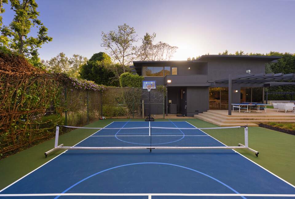 Luxe Malibu Beach Bungalow - Malibu, California