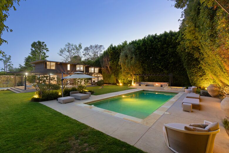 Luxe Malibu Beach Bungalow - Malibu, California