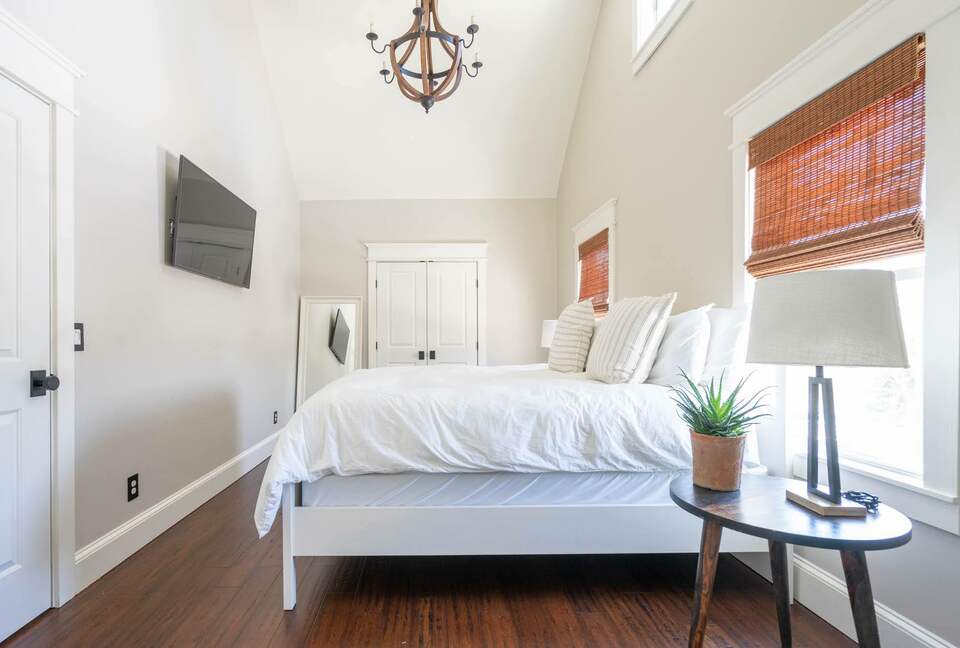 Modern Farmhouse with Rustic Charm - Portsmouth, Rhode Island