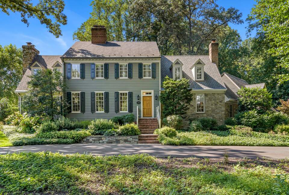 Beautiful McLean Estate with a Pool - McLean, Virginia