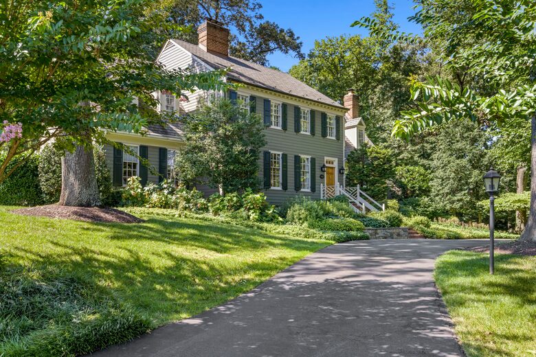 Beautiful McLean Estate with a Pool - McLean, Virginia