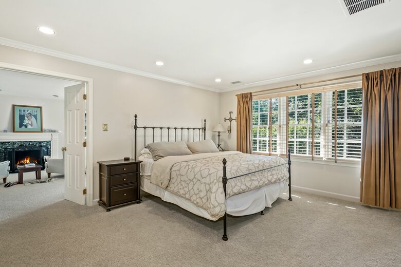 Beautiful McLean Estate with a Pool - McLean, Virginia