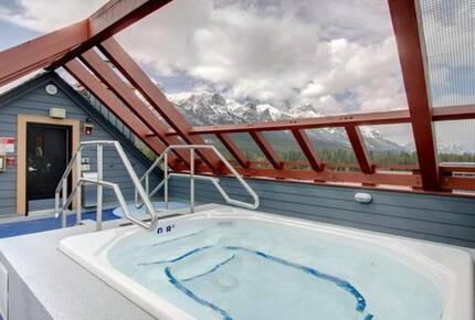 Cloud Nine - Top Floor Views, Steps to Downtown! - Canmore, Canada