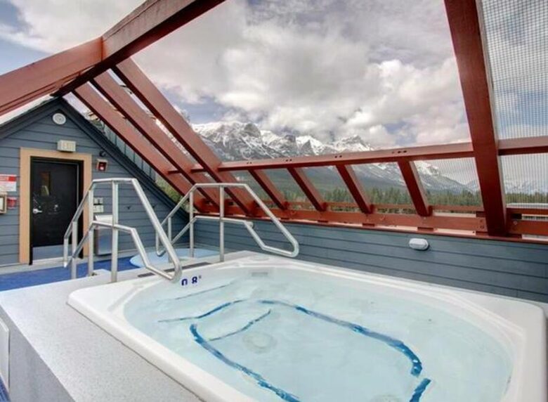 Cloud Nine - Top Floor Views, Steps to Downtown! - Canmore, Canada