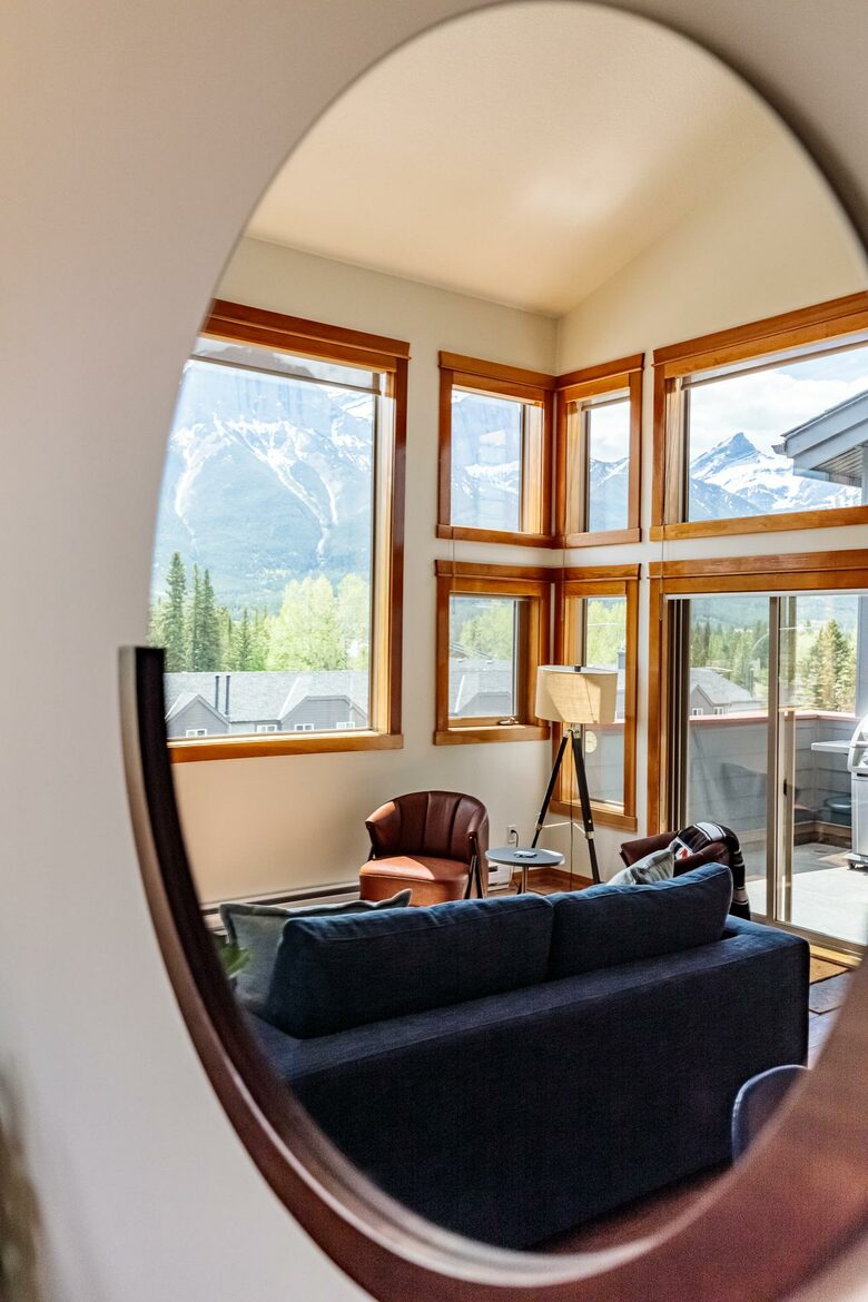 Cloud Nine - Top Floor Views, Steps to Downtown! - Canmore, Canada