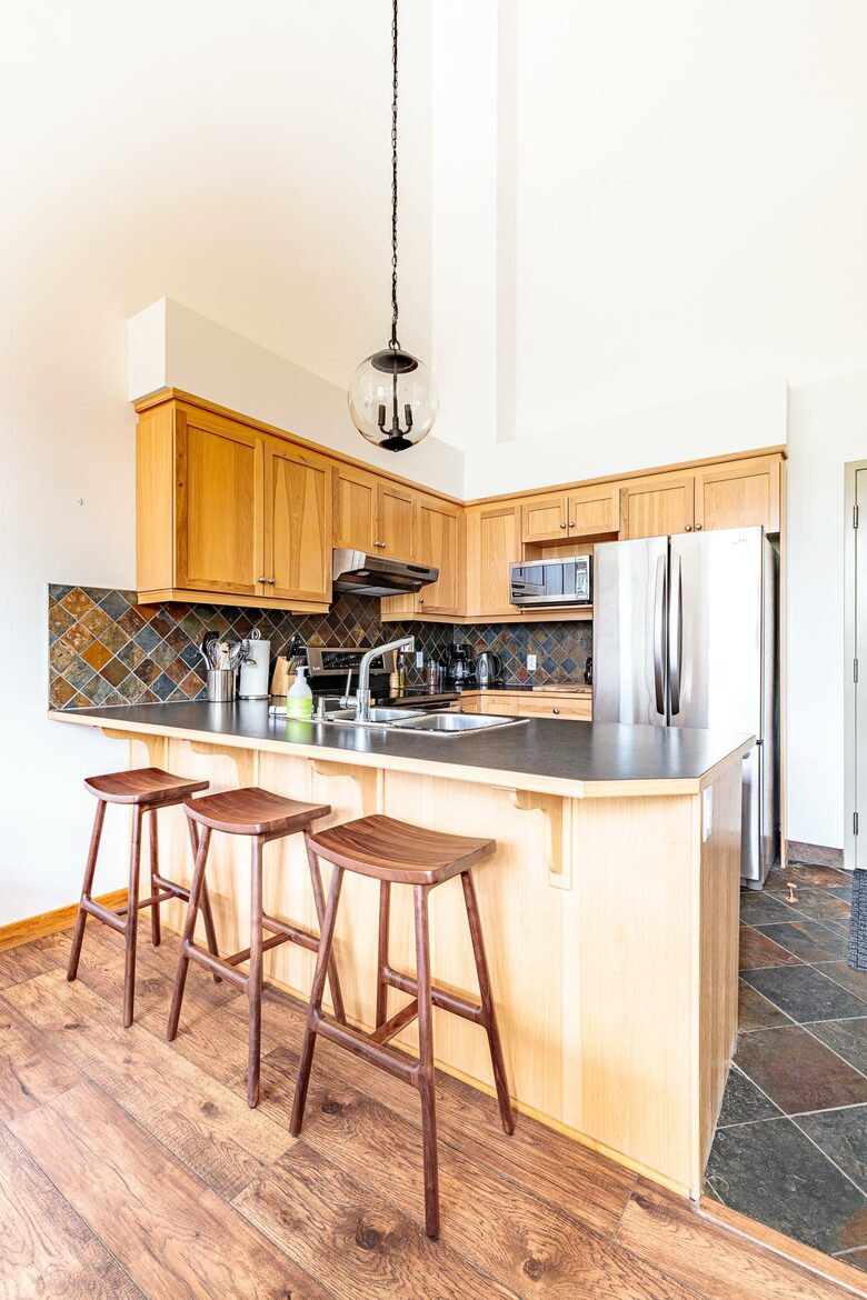 Cloud Nine - Top Floor Views, Steps to Downtown! - Canmore, Canada