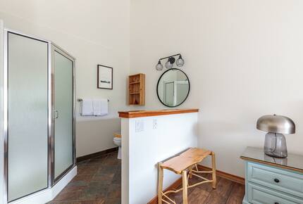 Cloud Nine - Top Floor Views, Steps to Downtown! - Canmore, Canada