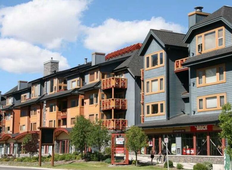 Cloud Nine - Top Floor Views, Steps to Downtown! - Canmore, Canada