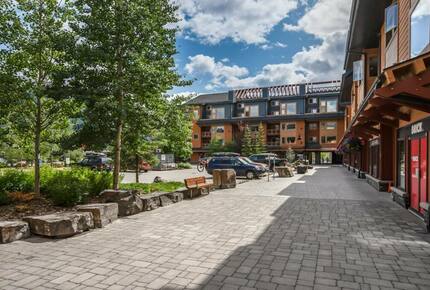 Cloud Nine - Top Floor Views, Steps to Downtown! - Canmore, Canada