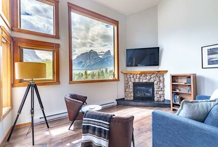 Cloud Nine - Top Floor Views, Steps to Downtown! - Canmore, Canada