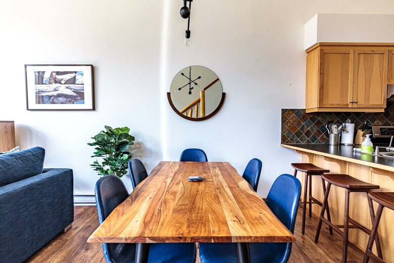 Cloud Nine - Top Floor Views, Steps to Downtown! - Canmore, Canada