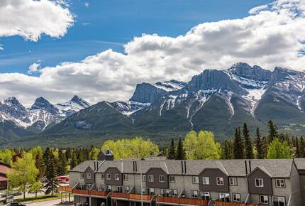 Cloud Nine - Top Floor Views, Steps to Downtown! - Canmore, Canada