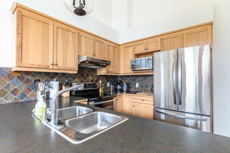 Cloud Nine - Top Floor Views, Steps to Downtown! - Canmore, Canada