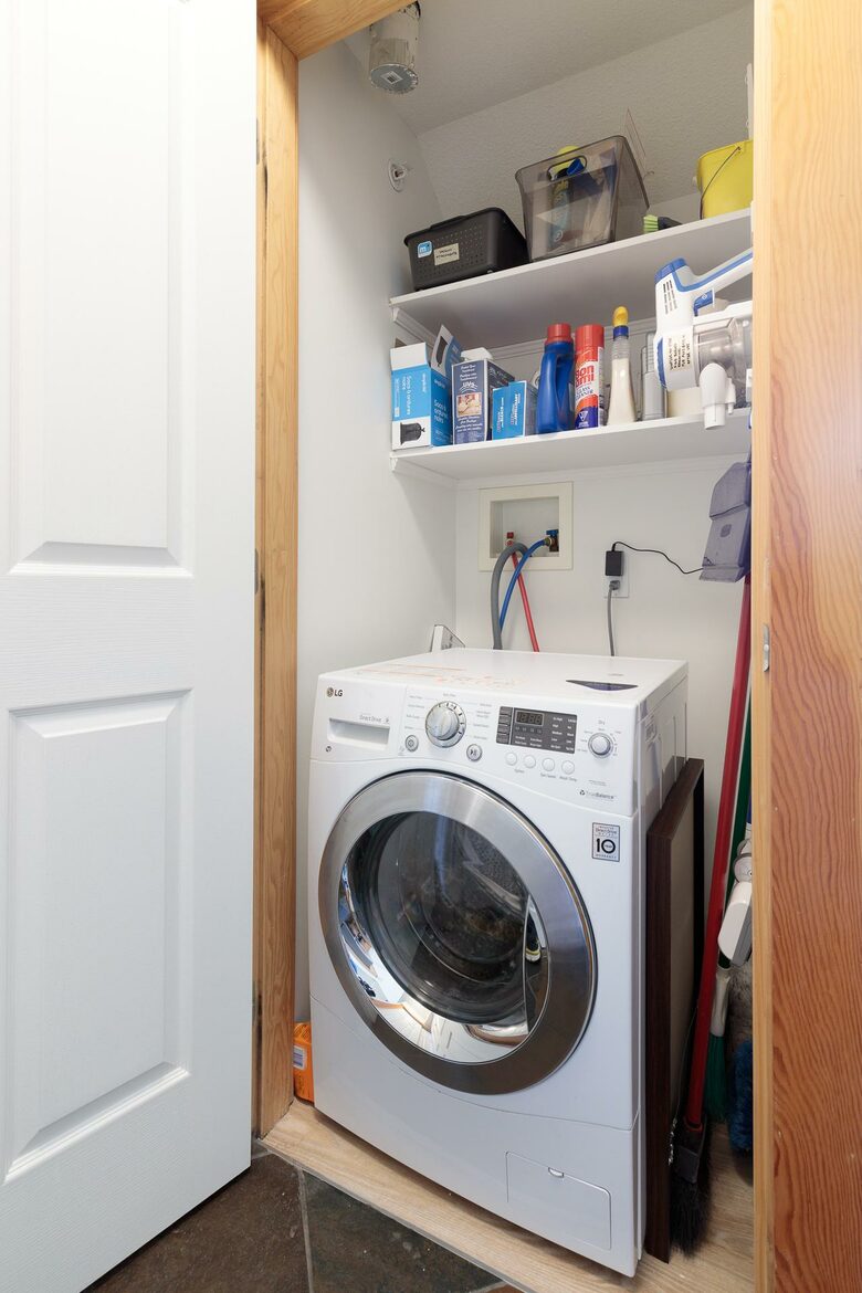 Cloud Nine - Top Floor Views, Steps to Downtown! - Canmore, Canada