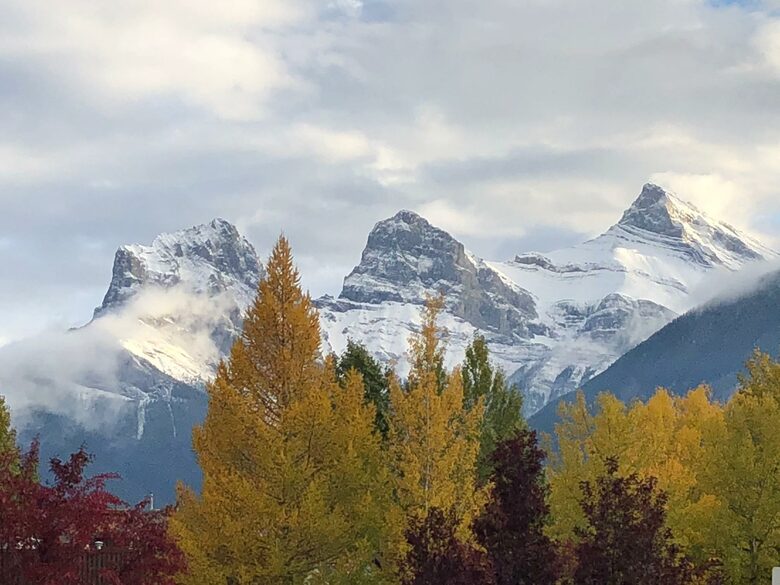 Cloud Nine - Top Floor Views, Steps to Downtown! - Canmore, Canada