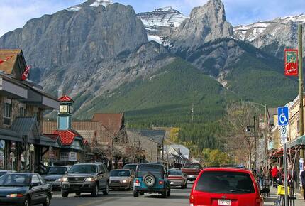 Cloud Nine - Top Floor Views, Steps to Downtown! - Canmore, Canada