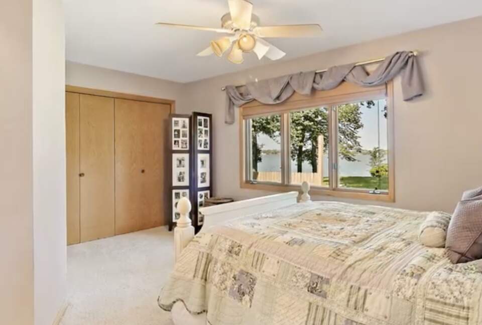 Chain O'Lakes Sunset Retreat - Lake Villa, Illinois