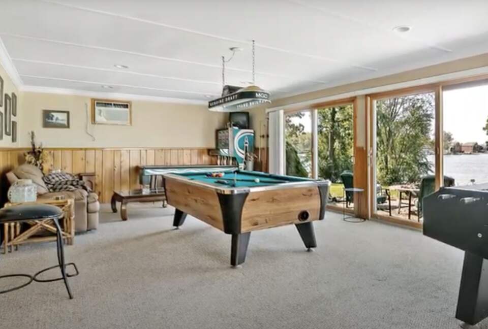 Chain O'Lakes Sunset Retreat - Lake Villa, Illinois