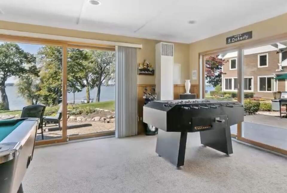 Chain O'Lakes Sunset Retreat - Lake Villa, Illinois