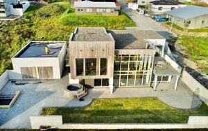 Luxury Icelandic Villa - Mosfellsbaer, Iceland