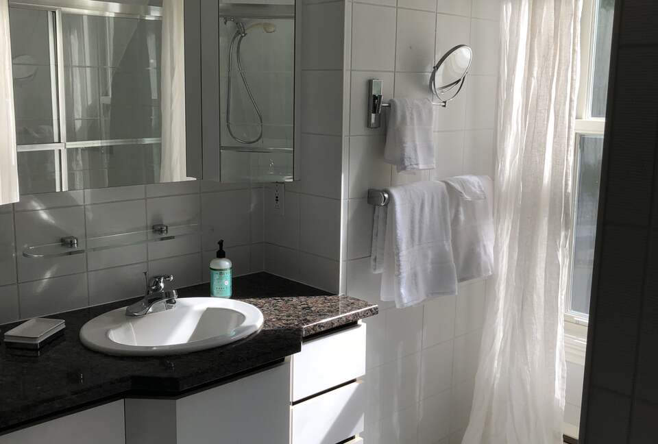 Gorgeous North Hatley Historic Retreat - North Hatley, Canada