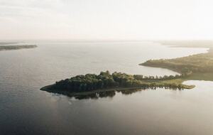 Entire Private Island + Lux Lakehouse with TWO Hot Tubs - Maquapit Lake, Canada