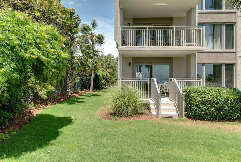 Relax and enjoy ocean front villa , private covered patio, 1st floor, no stairs - Hilton Head, South Carolina