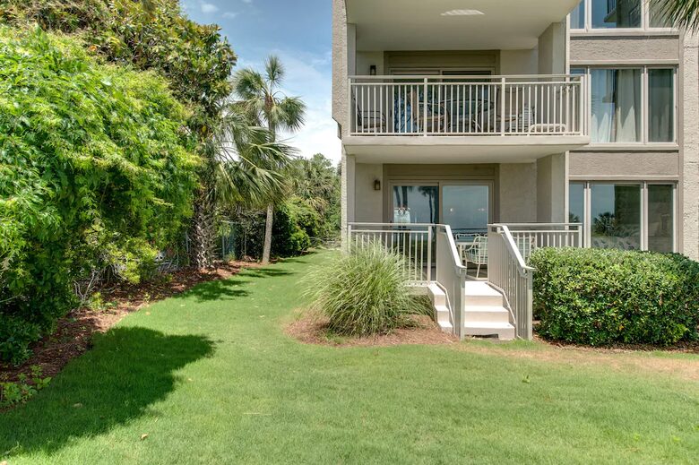 Relax and enjoy ocean front villa , private covered patio, 1st floor, no stairs - Hilton Head, South Carolina