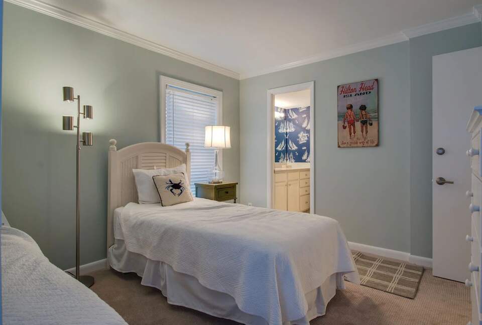 Relax and enjoy ocean front villa , private covered patio, 1st floor, no stairs - Hilton Head, South Carolina