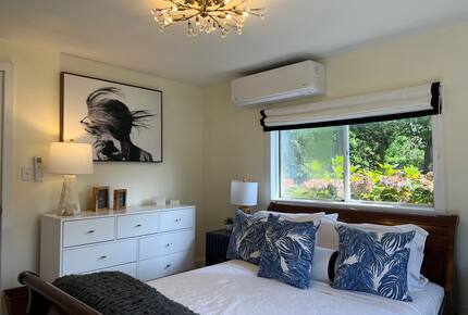 Cottage second bedroom with queen bed