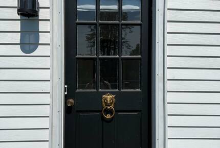 Entry to cottage front door