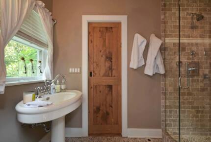 Main house master bath with steam shower