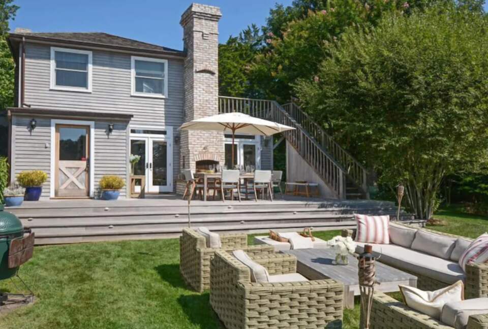 Main house outdoor lounge seating