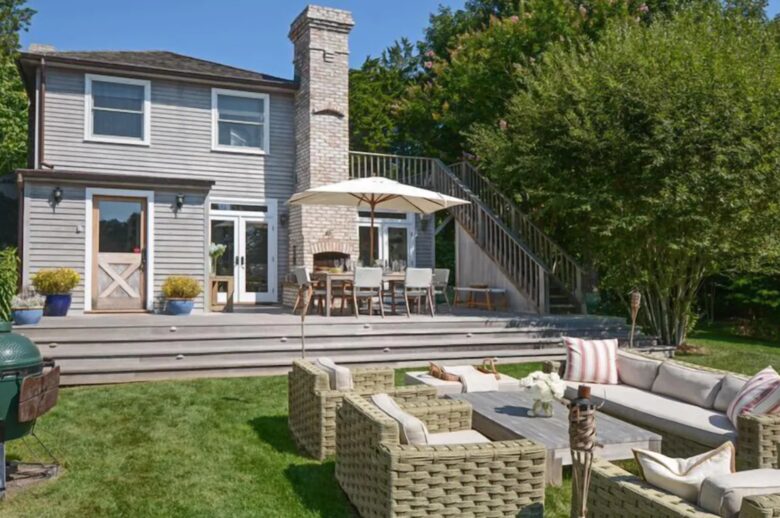 Main house outdoor lounge seating