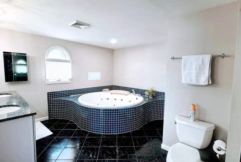 Luxury Lakeside Oasis - Derry, New Hampshire