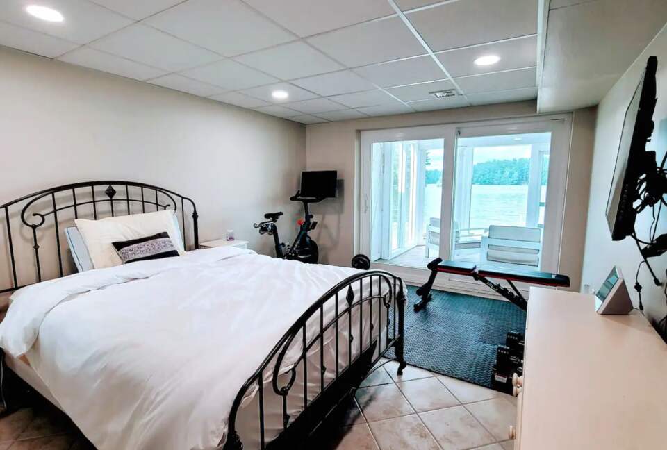 Luxury Lakeside Oasis - Derry, New Hampshire