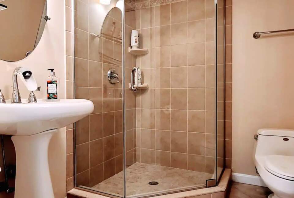 Luxury Lakeside Oasis - Derry, New Hampshire