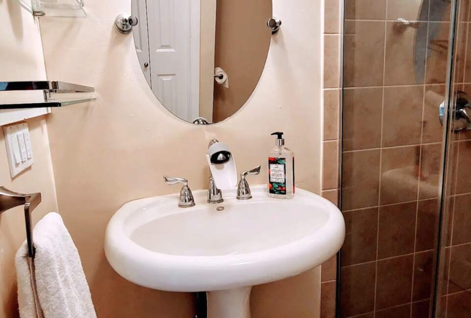 Luxury Lakeside Oasis - Derry, New Hampshire