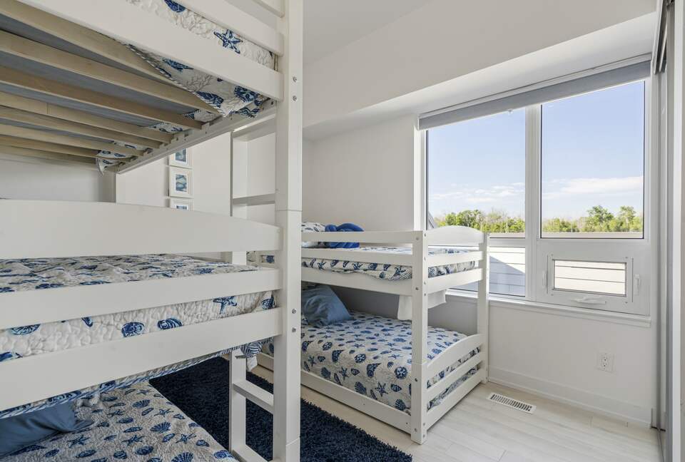 Lovely Two Bedroom Vacation Home in Friday Harbour - Innisfil, Canada