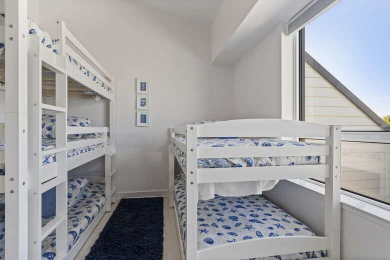 Lovely Two Bedroom Vacation Home in Friday Harbour - Innisfil, Canada