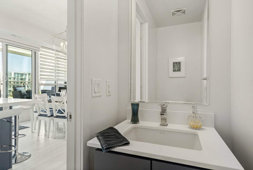 Lovely Two Bedroom Vacation Home in Friday Harbour - Innisfil, Canada