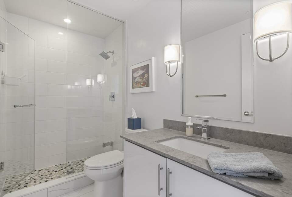 Lovely Two Bedroom Vacation Home in Friday Harbour - Innisfil, Canada