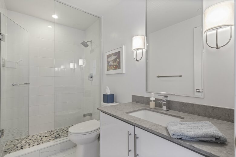 Lovely Two Bedroom Vacation Home in Friday Harbour - Innisfil, Canada