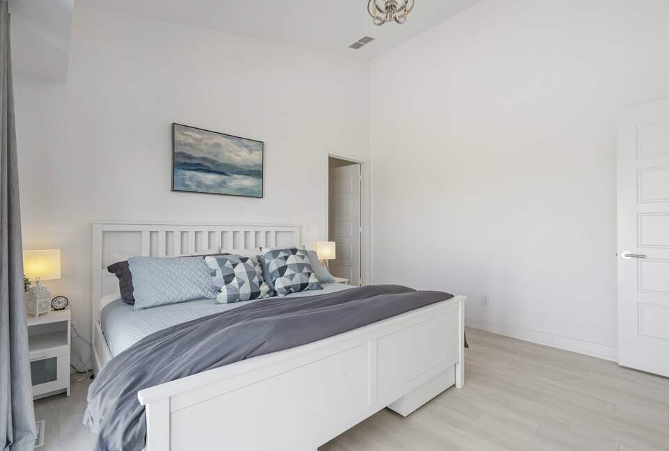 Lovely Two Bedroom Vacation Home in Friday Harbour - Innisfil, Canada