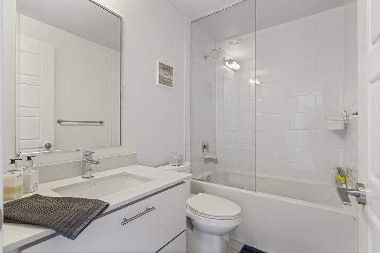 Lovely Two Bedroom Vacation Home in Friday Harbour - Innisfil, Canada