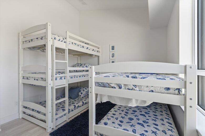 Lovely Two Bedroom Vacation Home in Friday Harbour - Innisfil, Canada